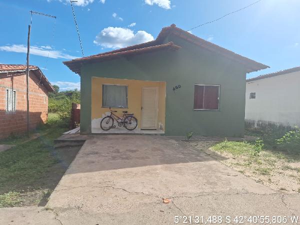 Vende-se em Demerval Lobao-PI  Casa, 62.00 de área total, 62.00 de área privativa, 307.40 de área do terreno,  2_qto(s), WC, 1_sala(s), cozinha, 1_vaga(s) de garagem.