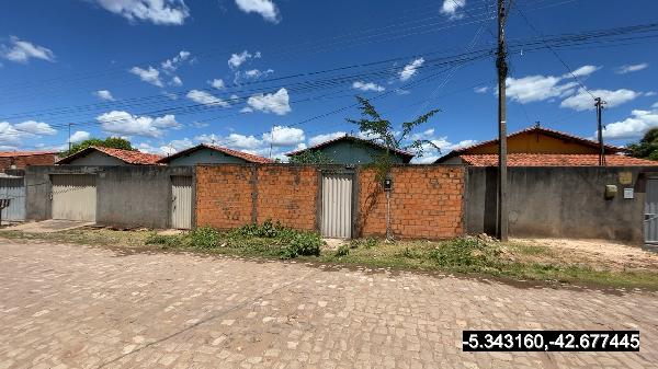 Vende-se em Demerval Lobao-PI  Casa, 42.00 de área total, 42.00 de área privativa, 180.00 de área do terreno,  2_qto(s), a.serv, WC, 1_sala(s), cozinha.