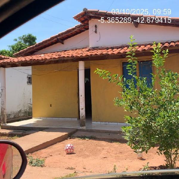 Vende-se em Demerval Lobao-PI  Casa, 66.16 de área total, 66.16 de área privativa, 193.80 de área do terreno,  2_qto(s), WC, 1_sala(s), cozinha.