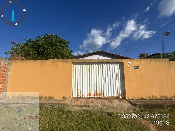 Vende-se em Demerval Lobao-PI  Casa, 61.60 de área total, 61.60 de área privativa, 161.10 de área do terreno,  2_qto(s), a.serv, WC, 1_sala(s), cozinha, Terraco, 1_vaga(s) de garagem.