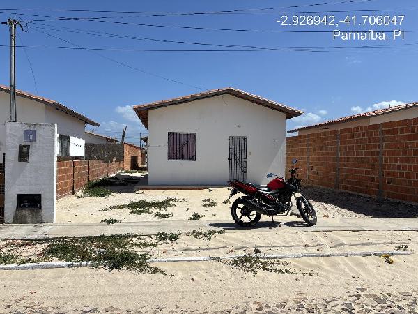 Vende-se em Parnaiba-PI  Casa, 45.53 de área total, 45.53 de área privativa, 200.00 de área do terreno,  2_qto(s), a.serv, WC, 1_sala(s), cozinha.
