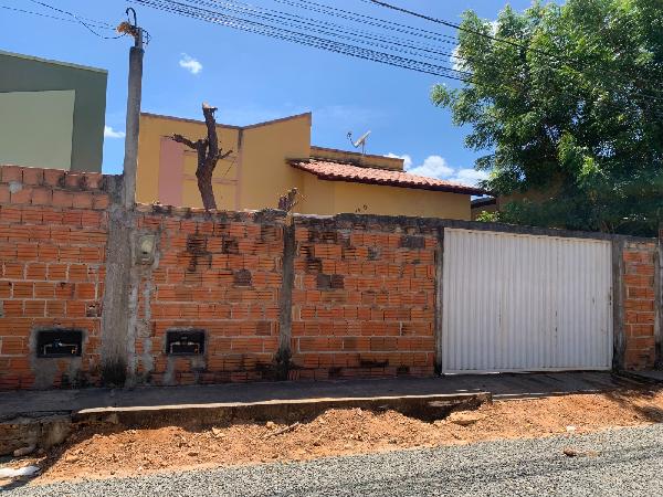 Vende-se em Piracuruca-PI  Casa, 69.75 de área privativa, 146.63 de área do terreno,  2_qto(s), a.serv, WC, 1_sala(s), cozinha, 1_vaga(s) de garagem.