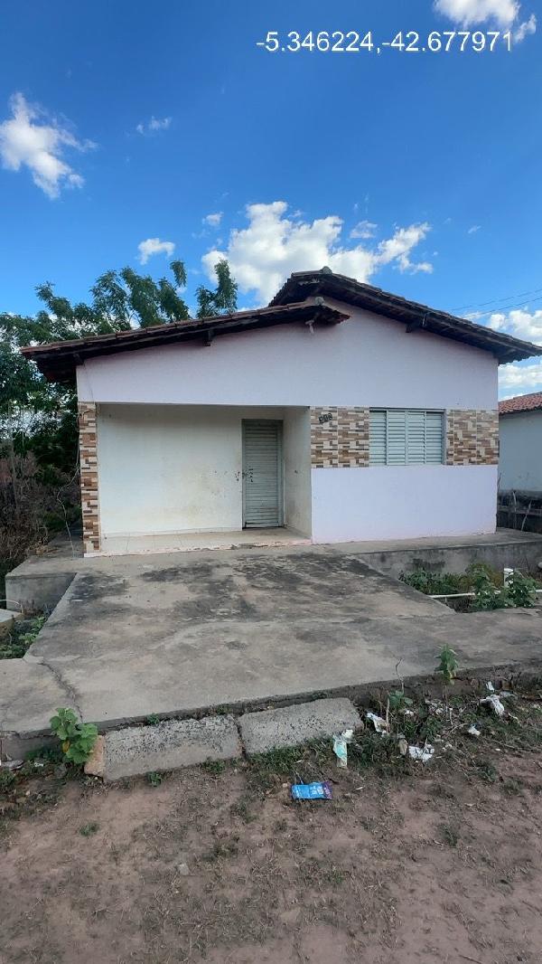 Vende-se em Demerval Lobao-PI  Casa, 56.00 de área total, 56.00 de área privativa, 206.25 de área do terreno,  2_qto(s), WC, 1_sala(s), cozinha, Terraco, 1_vaga(s) de garagem.