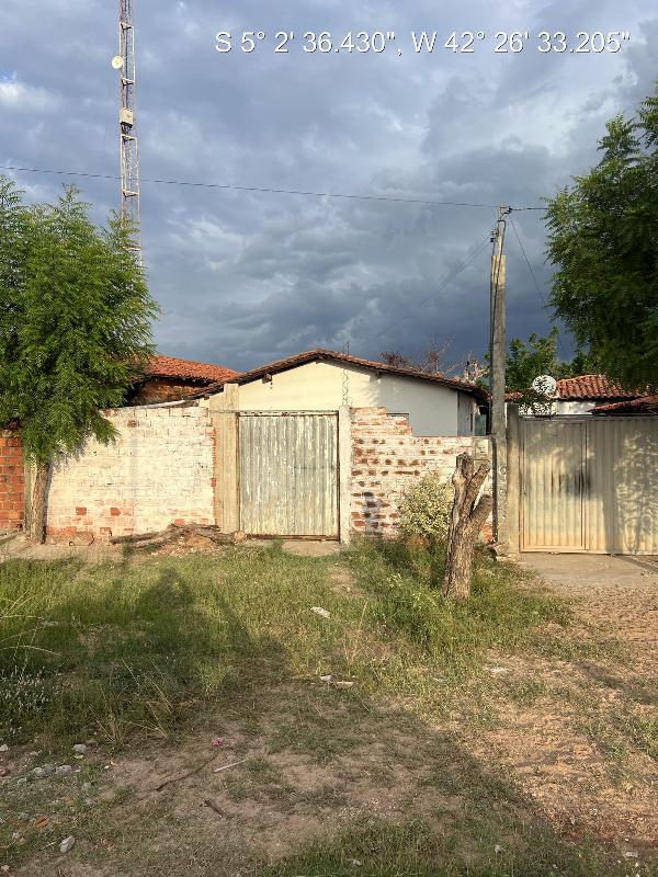 Vende-se em Altos-PI  Casa, 69.60 de área privativa, 229.82 de área do terreno,  2_qto(s), a.serv, WC, 1_sala(s), 1_vaga(s) de garagem.