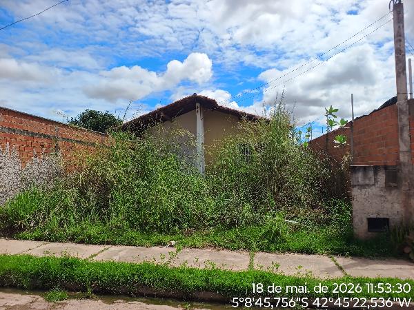 Vende-se em Teresina-PI  Casa, 50.13 de área total, 50.13 de área privativa, 222.68 de área do terreno,  2_qto(s), a.serv, WC, 1_sala(s), cozinha, Terraco.