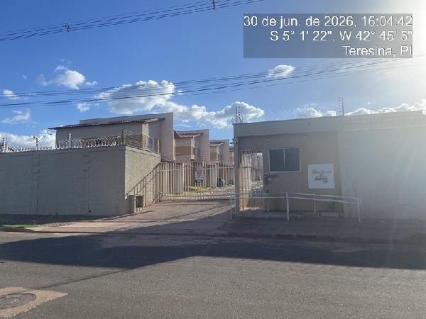 Vende-se em Teresina-PI  Casa, 142.06 de área total, 60.86 de área privativa, 74.24 de área do terreno,  2_qto(s), a.serv, WC, 1_sala(s), cozinha, 1_vaga(s) de garagem.