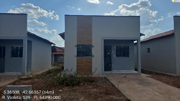 Vende-se em Demerval Lobao-PI  Casa, 54.40 de área total, 54.40 de área privativa, 180.40 de área do terreno,  2_qto(s), varanda, a.serv, WC, 1_sala(s), cozinha.