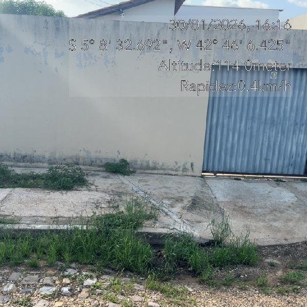 Vende-se em Teresina-PI  Casa, 69.82 de área total, 69.82 de área privativa, 250.00 de área do terreno,  2_qto(s), a.serv, WC, WC Emp, 2_sala(s), cozinha, Terraco.