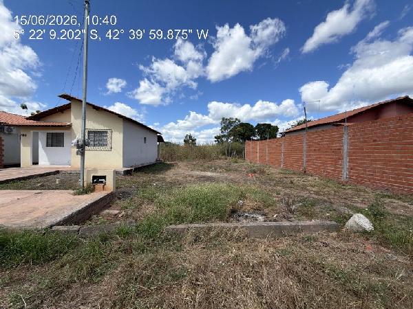Vende-se em Demerval Lobao-PI  Terreno, 200.00 de área do terreno.