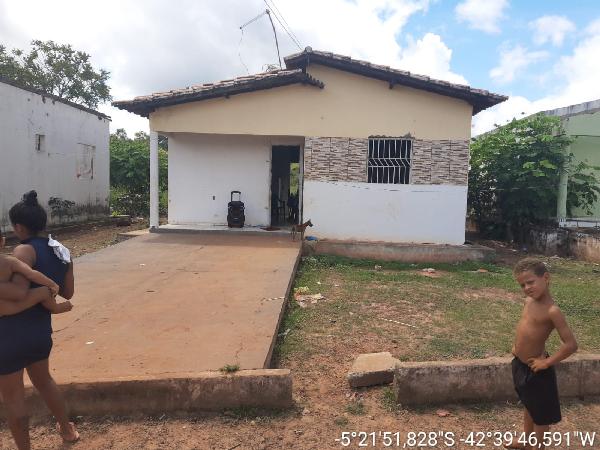 Vende-se em Demerval Lobao-PI  Casa, 56.52 de área privativa, 200.00 de área do terreno,  2_qto(s), WC, 1_sala(s), cozinha, Terraco.