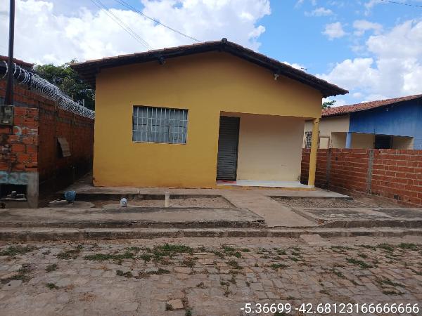 Vende-se em Demerval Lobao-PI  Casa, 56.00 de área total, 56.00 de área privativa, 150.00 de área do terreno,  2_qto(s), WC, 1_sala(s), cozinha, Terraco.
