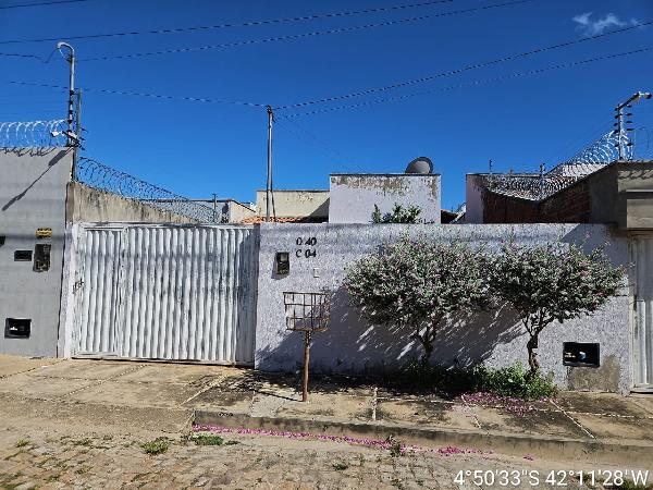 Vende-se em Campo Maior-PI  Casa, 65.00 de área total, 65.00 de área privativa, 240.00 de área do terreno,  2_qto(s), WC, 1_sala(s), cozinha, Terraco, 1_vaga(s) de garagem.