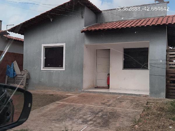 Vende-se em Demerval Lobao-PI  Casa, 52.50 de área total, 52.50 de área privativa, 200.00 de área do terreno,  2_qto(s), WC, 1_sala(s), cozinha.