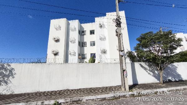 Vende-se em Teresina-PI  apto, 45.00 de área total, 45.00 de área privativa,  2_qto(s), WC, 1_sala(s), cozinha, 1_vaga(s) de garagem.