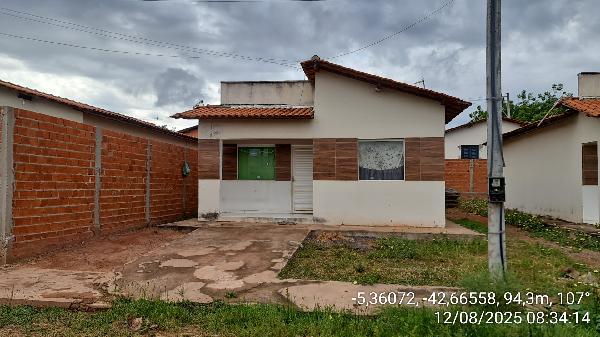 Vende-se em Demerval Lobao-PI  Casa, 58.50 de área total, 58.50 de área privativa, 200.00 de área do terreno,  2_qto(s), WC, 1_sala(s), cozinha, 1_vaga(s) de garagem.