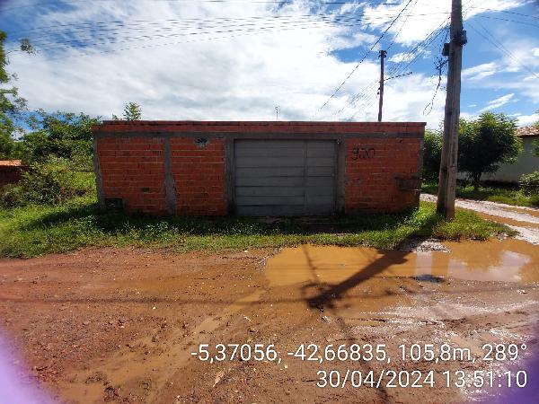 Vende-se em Demerval Lobao-PI  Casa, 56.00 de área privativa, 230.00 de área do terreno,  2_qto(s), WC, 1_sala(s), cozinha.