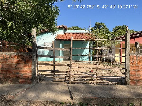Vende-se em Demerval Lobao-PI  Casa, 59.96 de área privativa, 400.00 de área do terreno,  2_qto(s), a.serv, WC, 1_sala(s), cozinha, 1_vaga(s) de garagem.