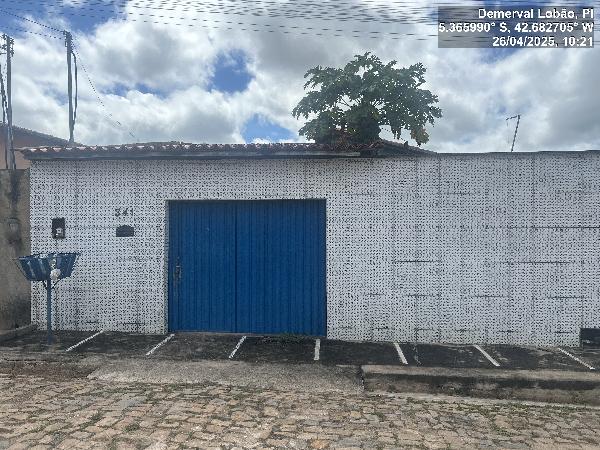 Vende-se em Demerval Lobao-PI  Casa, 53.90 de área total, 53.90 de área privativa, 222.00 de área do terreno,  2_qto(s), WC, 1_sala(s), cozinha, Terraco.