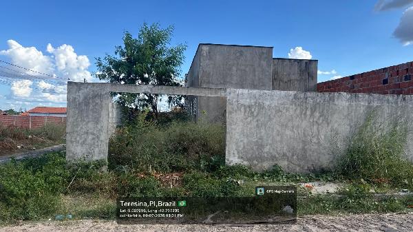 Vende-se em Teresina-PI  Casa, 70.00 de área total, 70.00 de área privativa, 230.00 de área do terreno,  3_qto(s), a.serv, WC, 1_sala(s), cozinha.