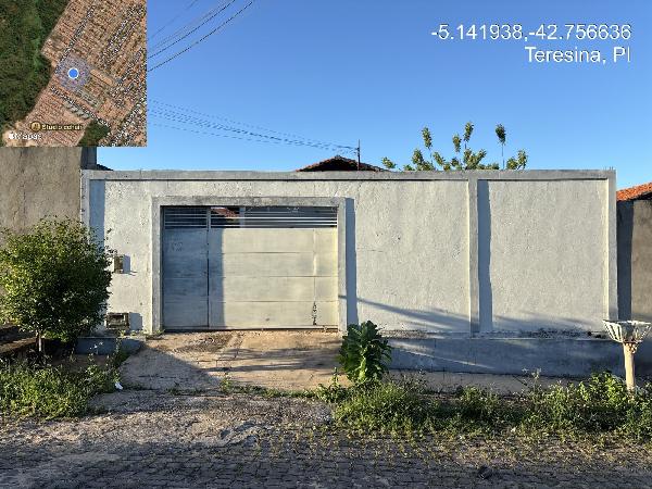 Vende-se em Teresina-PI  Casa, 61.65 de área total, 61.65 de área privativa, 250.00 de área do terreno,  3_qto(s), WC, 1_sala(s), cozinha.