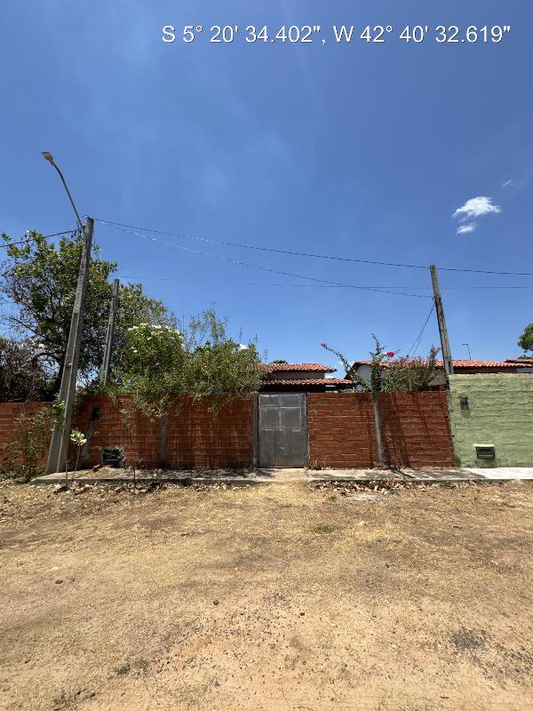 Vende-se em Demerval Lobao-PI  Casa, 66.63 de área total, 66.63 de área privativa, 316.00 de área do terreno,  2_qto(s), a.serv, WC, 1_sala(s), cozinha, 1_vaga(s) de garagem.
