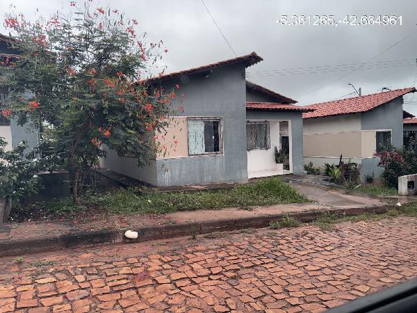Vende-se em Demerval Lobao-PI  Casa, 64.06 de área total, 64.06 de área privativa, 201.20 de área do terreno,  3_qto(s), varanda, a.serv, WC, 1_sala(s), cozinha.
