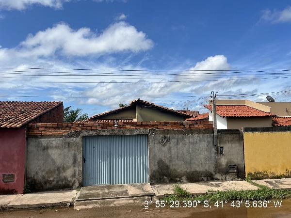Vende-se em Piracuruca-PI  Casa, 54.00 de área privativa, 187.00 de área do terreno,  2_qto(s), WC, 1_sala(s), cozinha, Terraco, 1_vaga(s) de garagem.