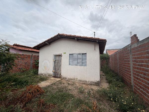 Vende-se em Altos-PI  Casa, 40.36 de área total, 40.26 de área privativa, 250.00 de área do terreno,  2_qto(s), WC, 1_sala(s), cozinha.