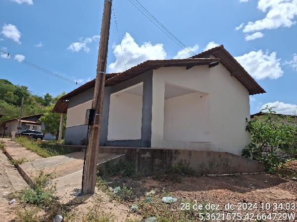 Vende-se em Demerval Lobao-PI  Casa, 65.67 de área total, 65.67 de área privativa, 223.18 de área do terreno,  2_qto(s), a.serv, WC, 1_sala(s), cozinha.