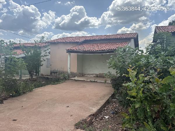 Vende-se em Demerval Lobao-PI  Casa, 58.00 de área total, 58.00 de área privativa, 192.00 de área do terreno,  2_qto(s), a.serv, WC, 1_sala(s), cozinha, Terraco, 1_vaga(s) de garagem.