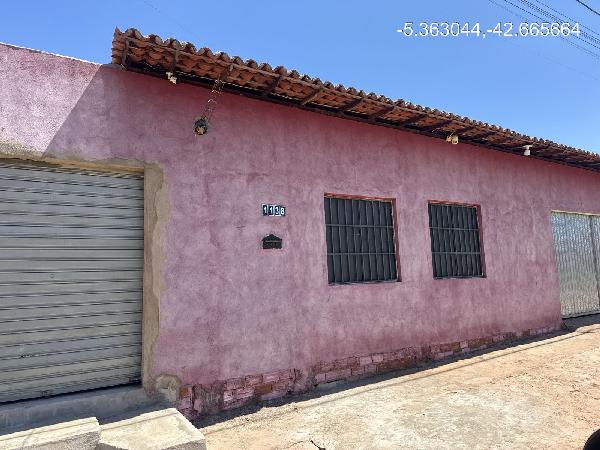 Vende-se em Demerval Lobao-PI  Casa, 56.00 de área total, 56.00 de área privativa, 180.29 de área do terreno,  2_qto(s), varanda, WC, 1_sala(s), cozinha.