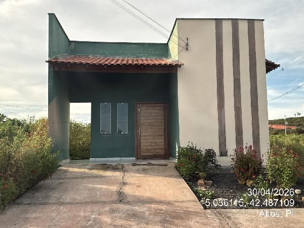 Vende-se em Altos-PI  Casa, 63.12 de área total, 63.12 de área privativa, 200.00 de área do terreno,  2_qto(s), a.serv, WC, 1_sala(s), cozinha, 1_vaga(s) de garagem.