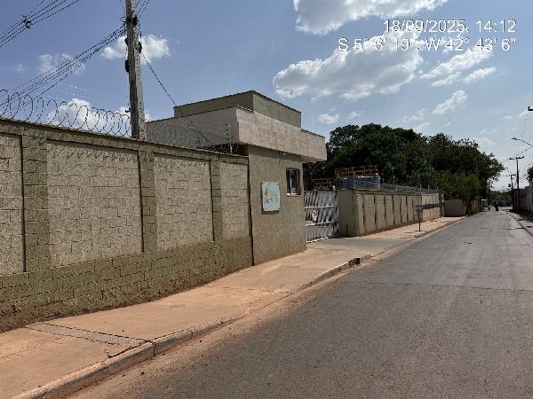 Vende-se em Teresina-PI  apto, 74.81 de área total, 45.45 de área privativa,  2_qto(s), WC, 1_sala(s), cozinha, 1_vaga(s) de garagem.