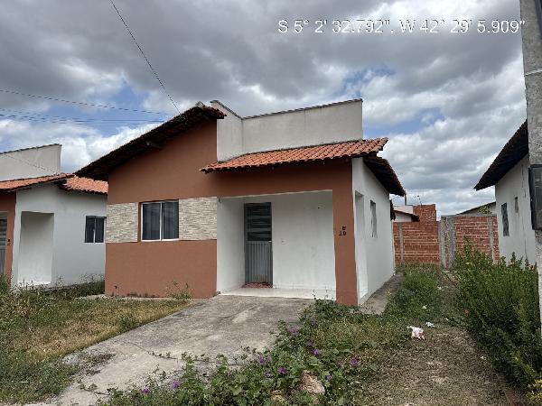 Vende-se em Altos-PI  Casa, 52.63 de área total, 52.63 de área privativa, 200.00 de área do terreno,  2_qto(s), a.serv, WC, 1_sala(s), cozinha.
