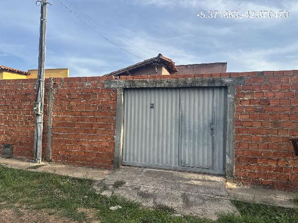 Vende-se em Demerval Lobao-PI  Casa, 57.00 de área total, 57.00 de área privativa, 180.33 de área do terreno,  2_qto(s), varanda, a.serv, WC, 1_sala(s), cozinha, 1_vaga(s) de garagem.