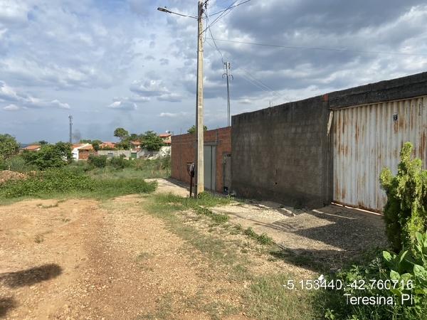 Vende-se em Teresina-PI  Casa, 60.19 de área total, 60.19 de área privativa, 300.00 de área do terreno,  2_qto(s), WC, 1_sala(s), cozinha.