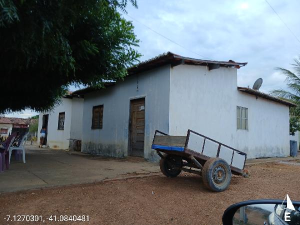 Vende-se em Campo Grande Do Piaui-PI  Casa, 70.00 de área total, 70.00 de área privativa, 225.00 de área do terreno,  2_qto(s), WC, 1_sala(s), cozinha.