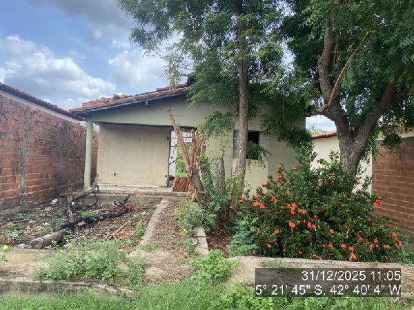 Vende-se em Demerval Lobao-PI  Casa, 57.00 de área total, 57.00 de área privativa, 177.72 de área do terreno,  2_qto(s), varanda, WC, 1_sala(s), cozinha.