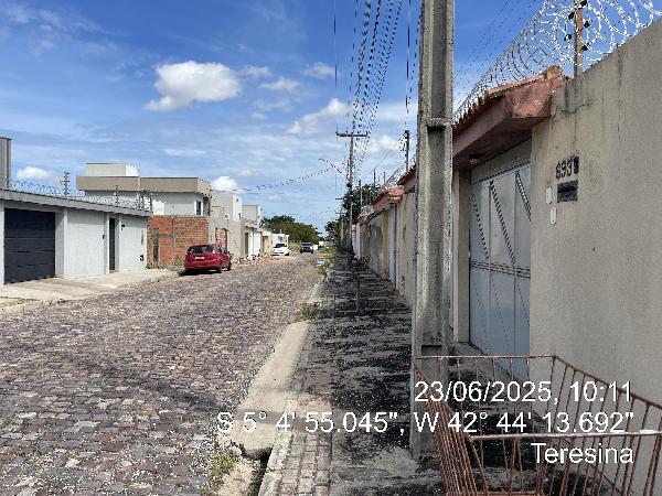 Vende-se em Teresina-PI  Casa, 152.51 de área total, 152.51 de área privativa, 366.60 de área do terreno,  3_qto(s), a.serv, WC, 1_sala(s), 1 lavabo(s), cozinha, Terraco, 1_vaga(s) de garagem.