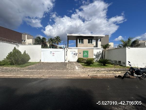 Vende-se em Teresina-PI  Casa, 155.98 de área total, 155.98 de área privativa, 196.72 de área do terreno,  4_qto(s), a.serv, WC, 1_sala(s), cozinha, Terraco, 2_vaga(s) de garagem.