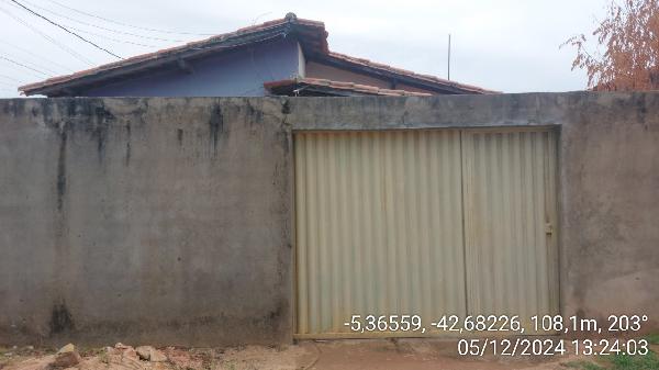 Vende-se em Demerval Lobao-PI  Casa, 56.00 de área privativa, 170.00 de área do terreno,  2_qto(s), WC, 1_sala(s), cozinha, Terraco.