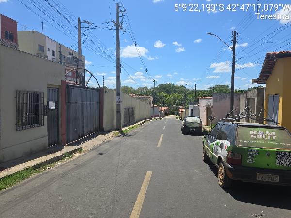 Vende-se em Teresina-PI  apto, 74.65 de área total, 62.40 de área privativa,  3_qto(s), a.serv, WC, 1_sala(s), cozinha, 1_vaga(s) de garagem.