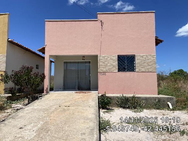 Vende-se em Altos-PI  Casa, 59.00 de área total, 59.00 de área privativa, 227.50 de área do terreno,  2_qto(s), a.serv, WC, 1_sala(s), cozinha, 1_vaga(s) de garagem.