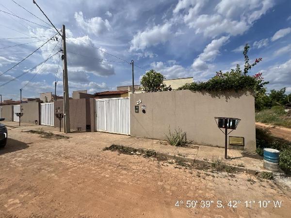 Vende-se em Campo Maior-PI  Casa, 67.00 de área total, 67.00 de área privativa, 192.00 de área do terreno,  2_qto(s), a.serv, WC, 1_sala(s), cozinha, Terraco.