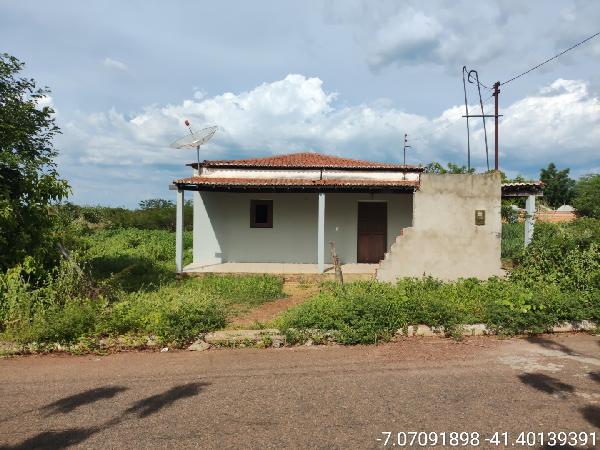 Vende-se em Picos-PI  Casa, 79.67 de área privativa, 200.00 de área do terreno,  2_qto(s), a.serv, WC, 1_sala(s), cozinha.
