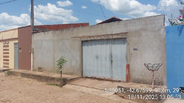 Vende-se em Demerval Lobao-PI  Terreno, 75.00 de área total, 200.00 de área do terreno,  2_qto(s), WC, 1_sala(s), cozinha, Terraco, 1_vaga(s) de garagem.