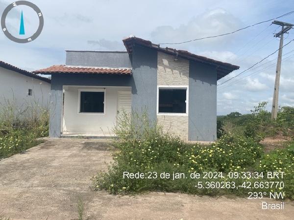 Vende-se em Demerval Lobao-PI  Casa, 62.00 de área privativa, 245.49 de área do terreno,  2_qto(s), a.serv, WC, 1_sala(s), sacada, cozinha, 1_vaga(s) de garagem.