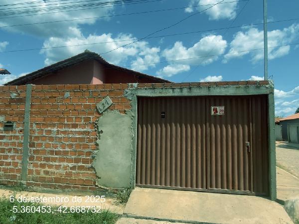 Vende-se em Demerval Lobao-PI  Casa, 66.50 de área total, 66.50 de área privativa, 344.62 de área do terreno,  2_qto(s), a.serv, WC, 1_sala(s), cozinha, Terraco, 1_vaga(s) de garagem.