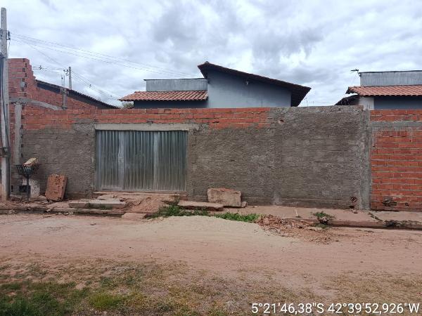 Vende-se em Demerval Lobao-PI  Casa, 62.00 de área total, 62.00 de área privativa, 174.35 de área do terreno,  2_qto(s), a.serv, WC, WC Emp, 1_sala(s), cozinha, Terraco.