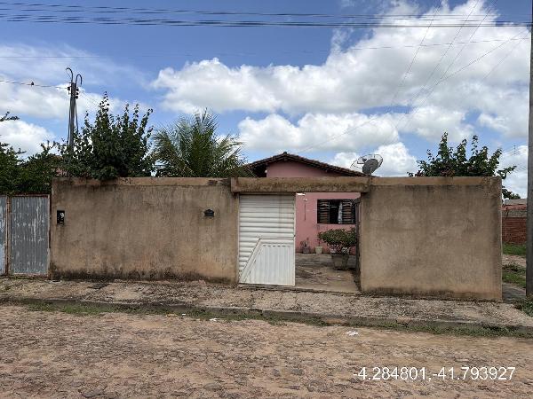 Vende-se em Piripiri-PI  Casa, 60.60 de área total, 60.60 de área privativa, 300.00 de área do terreno,  3_qto(s), varanda, a.serv, WC, 1_sala(s), cozinha.
